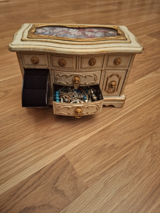 Accessory box